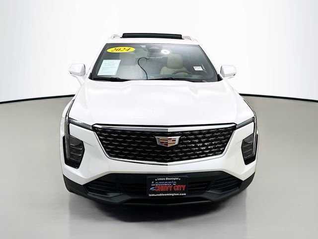 Used 2024 Cadillac XT4 Luxury w/ Cold Weather Package image 2