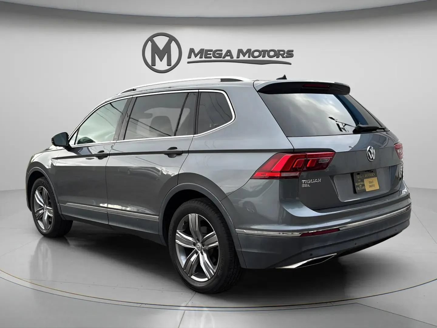 Used 2021 Volkswagen Tiguan SEL FWD image 3