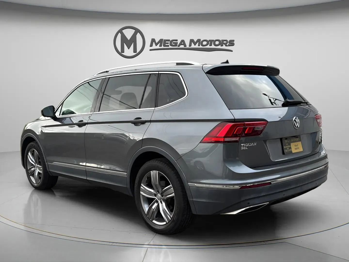 Used 2021 Volkswagen Tiguan SEL image 3