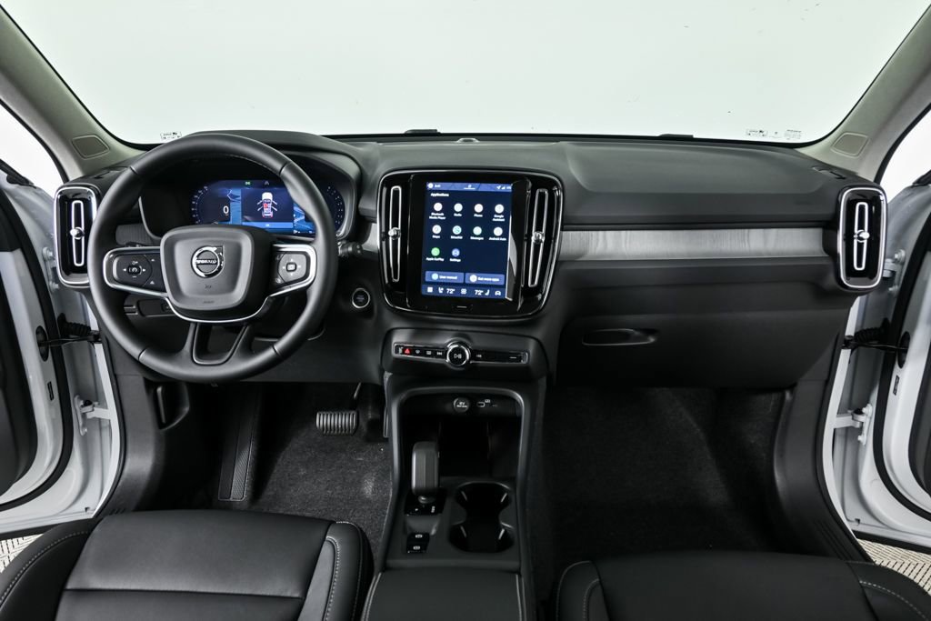 Certified 2026 Volvo XC40 B5 Core w/ Climate Package image 19