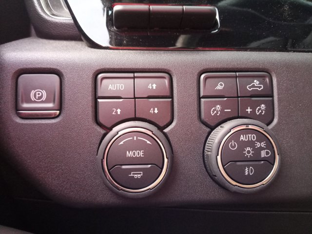 Used 2025 Chevrolet Silverado 2500 ZR2 w/ Technology Package image 23