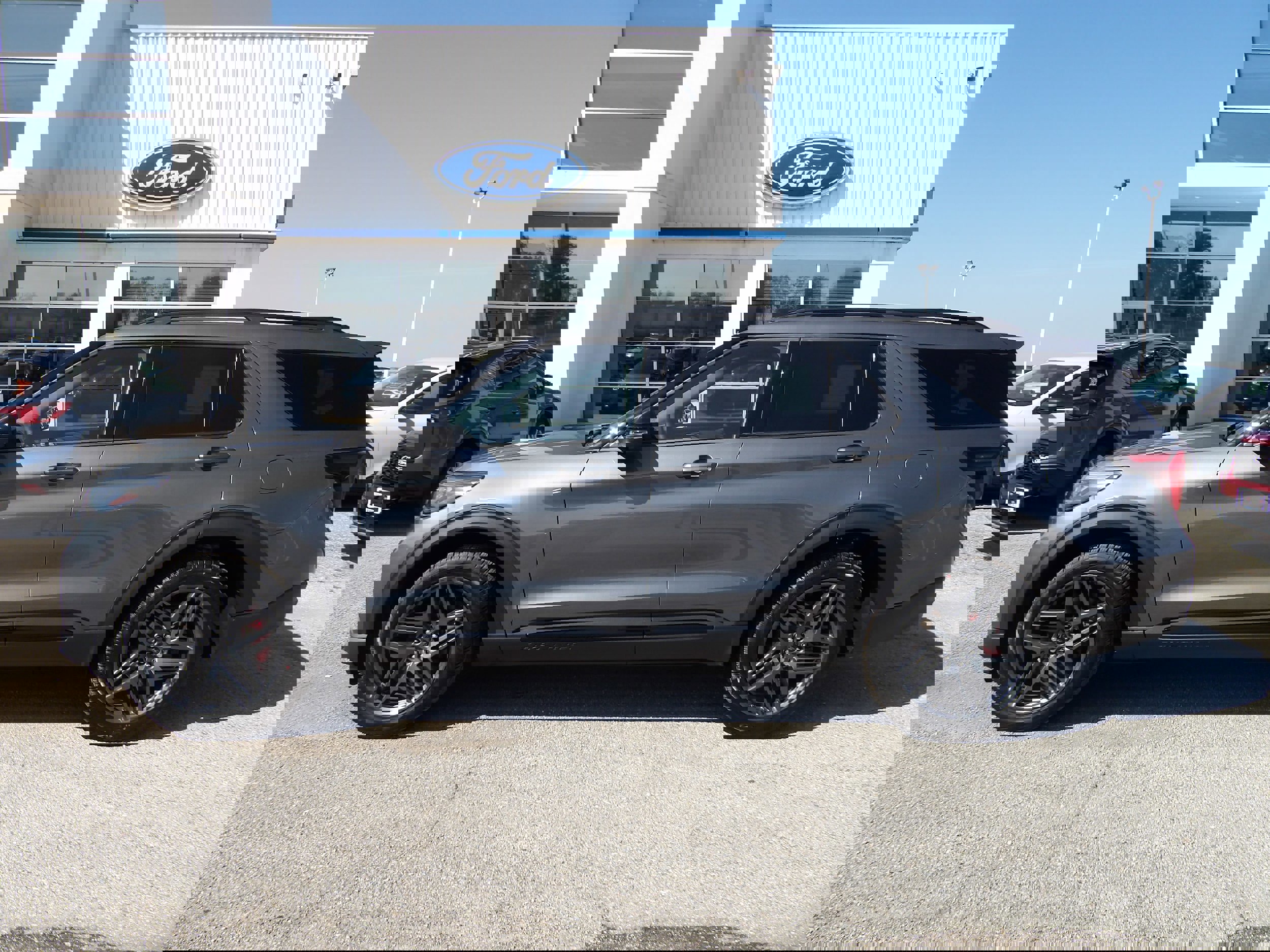 New 2025 Ford Explorer ST image 1