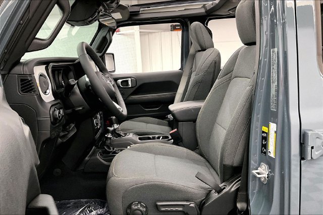 Used 2026 Jeep Wrangler Unlimited Sahara AWD/4WD image 25