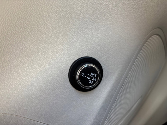 Used 2022 Buick Envision Essence w/ Safety Package image 19