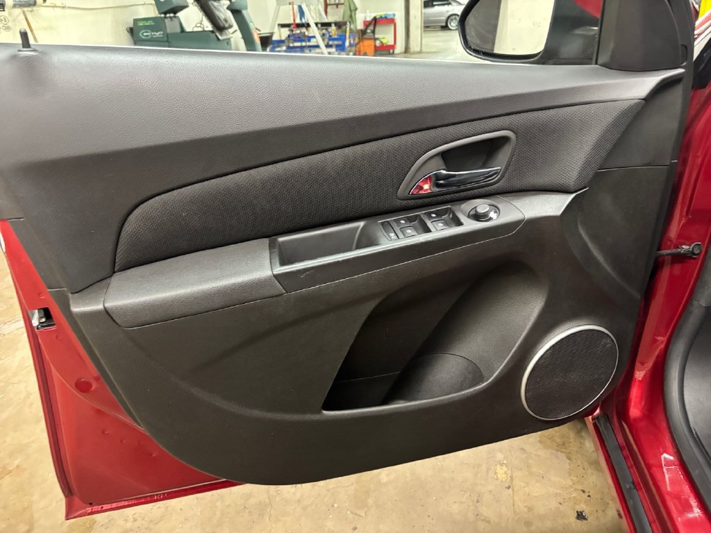 Used 2011 Chevrolet Cruze LT FWD image 11