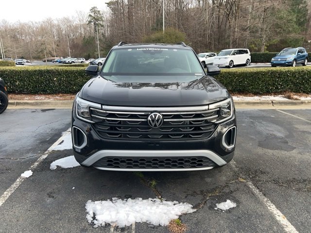 Used 2025 Volkswagen Atlas Peak Edition SE image 8