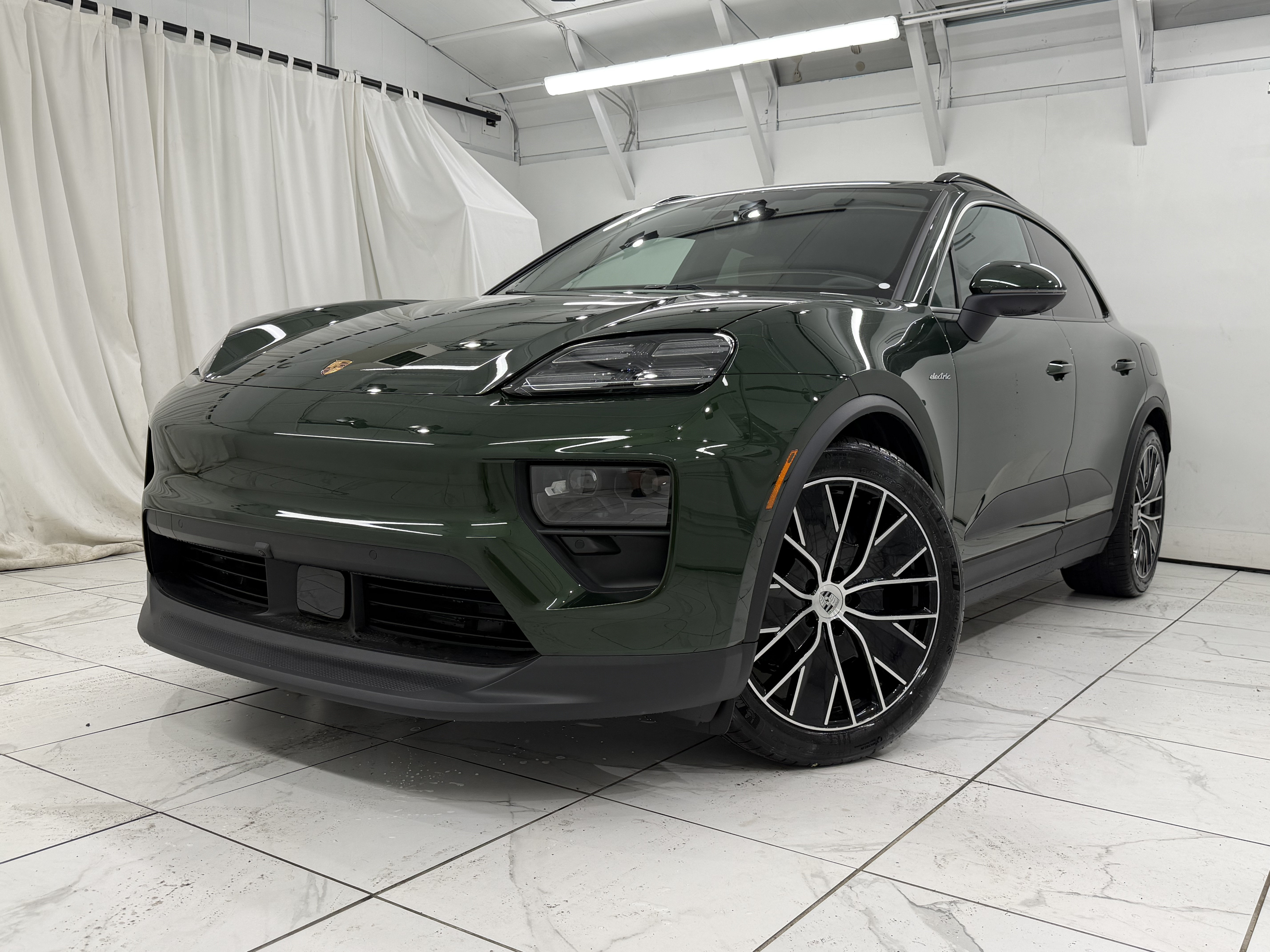 New 2026 Porsche Macan 4 Electric AWD/4WD image 8