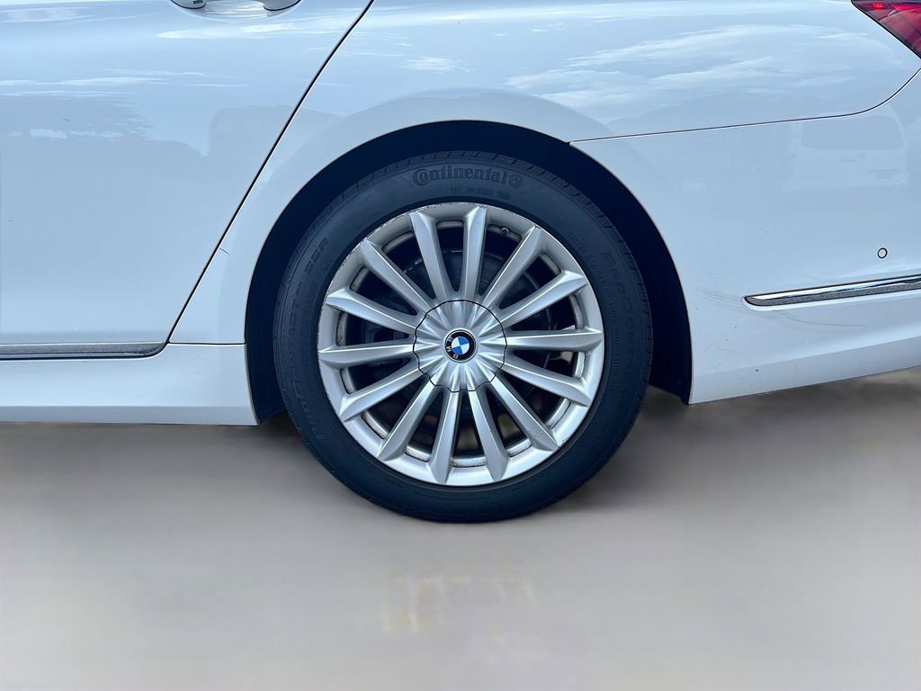 Used 2022 BMW 740i w/ Premium Package RWD image 12