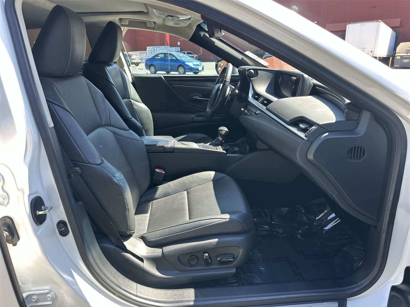 Used 2020 Lexus ES 300h w/ Accessory Package 2 image 14