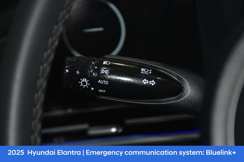 Certified 2025 Hyundai Elantra SEL FWD image 11