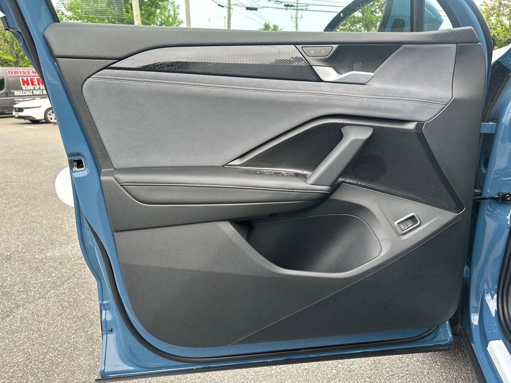 New 2026 Volkswagen Tiguan SE AWD/4WD image 10