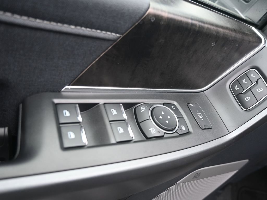 New 2025 Ford F350 Lariat w/ Lariat Ultimate Package image 29