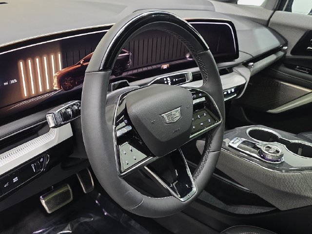 New 2027 Cadillac Optiq Luxury w/ LPO, Floor Liner Package AWD/4WD image 12