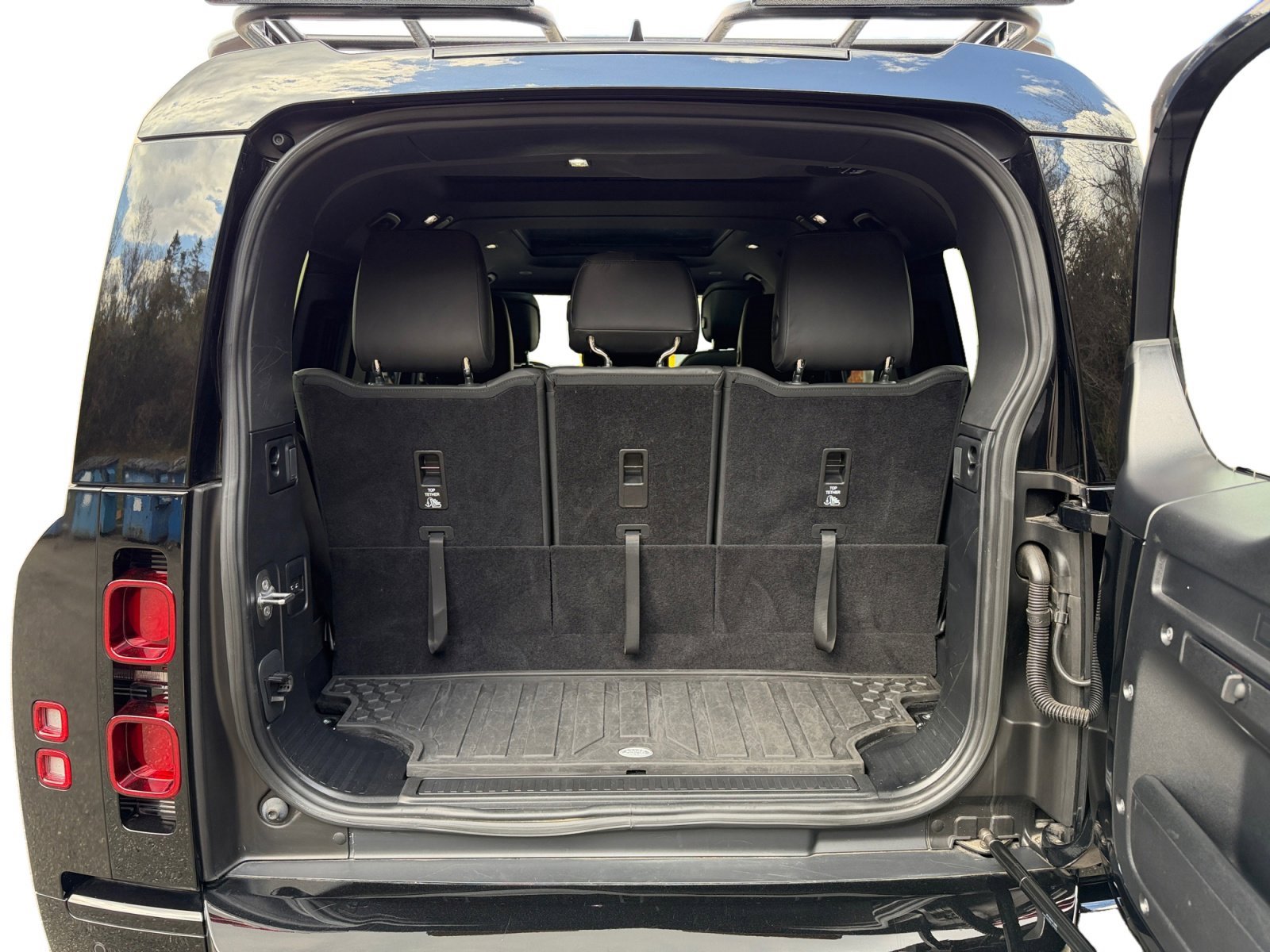 Used 2023 Land Rover Defender 130 X-Dynamic SE image 25