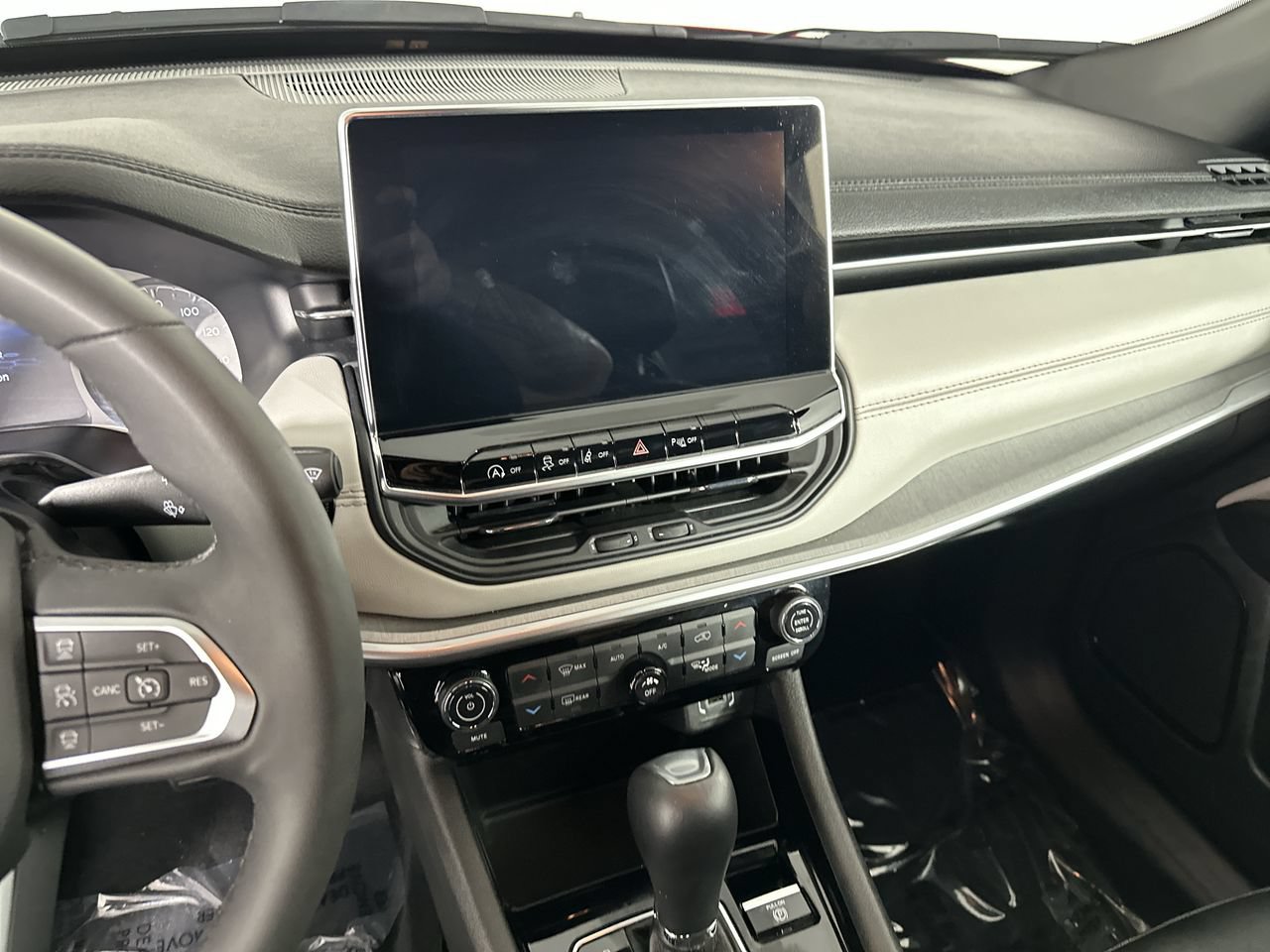 Used 2025 Jeep Compass Limited AWD/4WD image 13