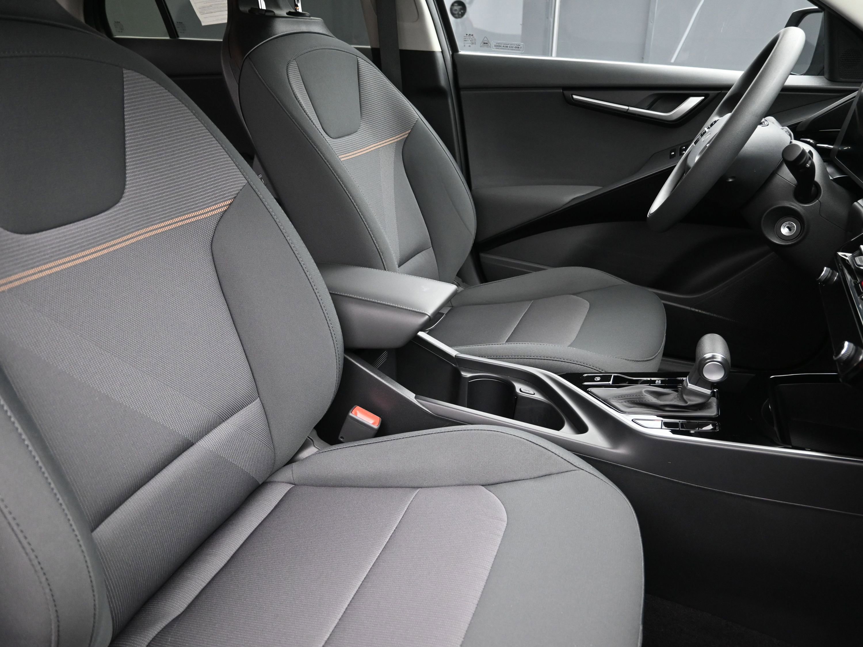 Used 2024 Kia Niro LX image 27