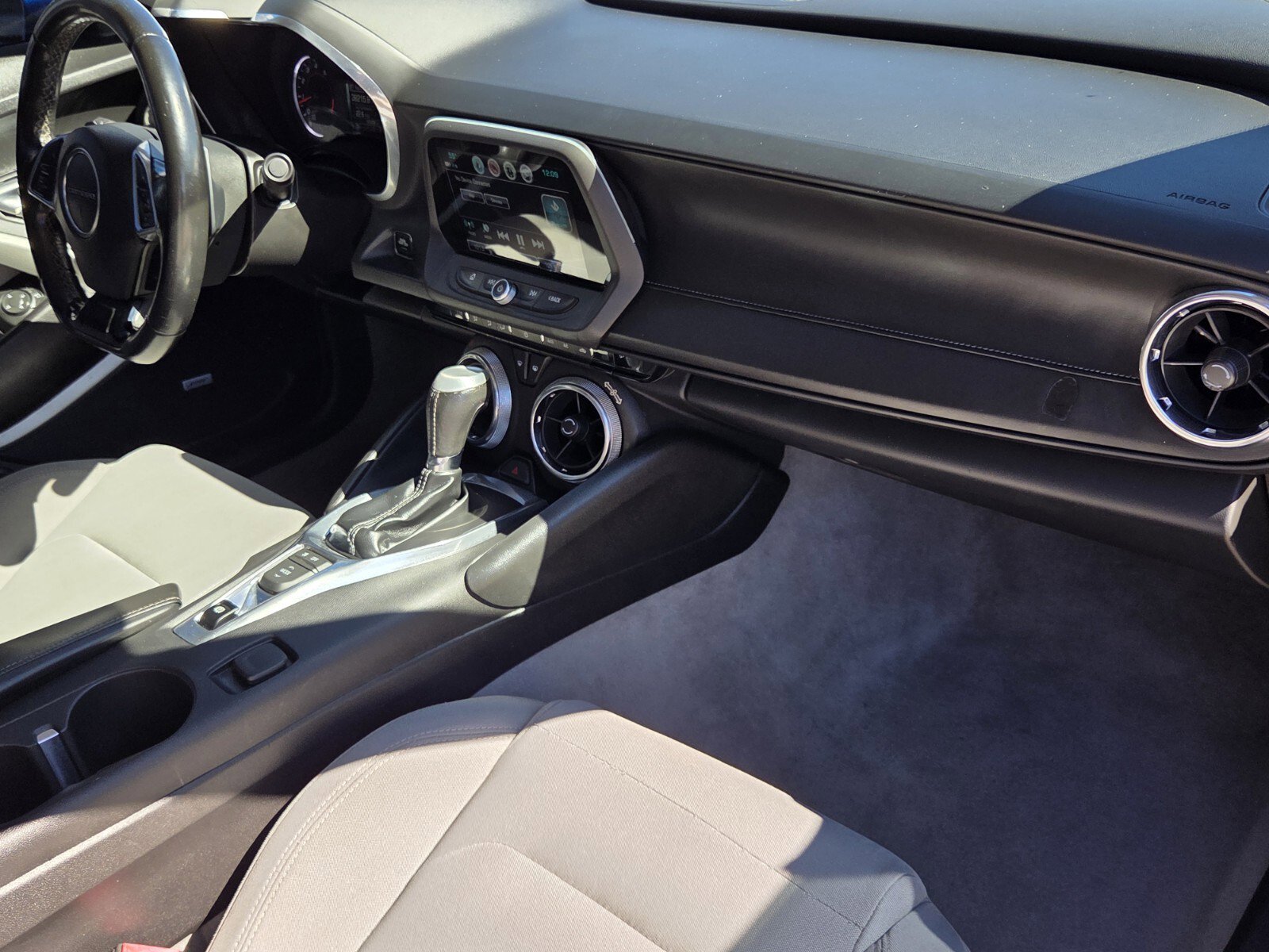 Used 2018 Chevrolet Camaro LT w/ Technology Package image 11