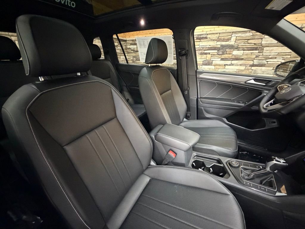 Used 2022 Volkswagen Tiguan SE R-Line AWD/4WD image 15