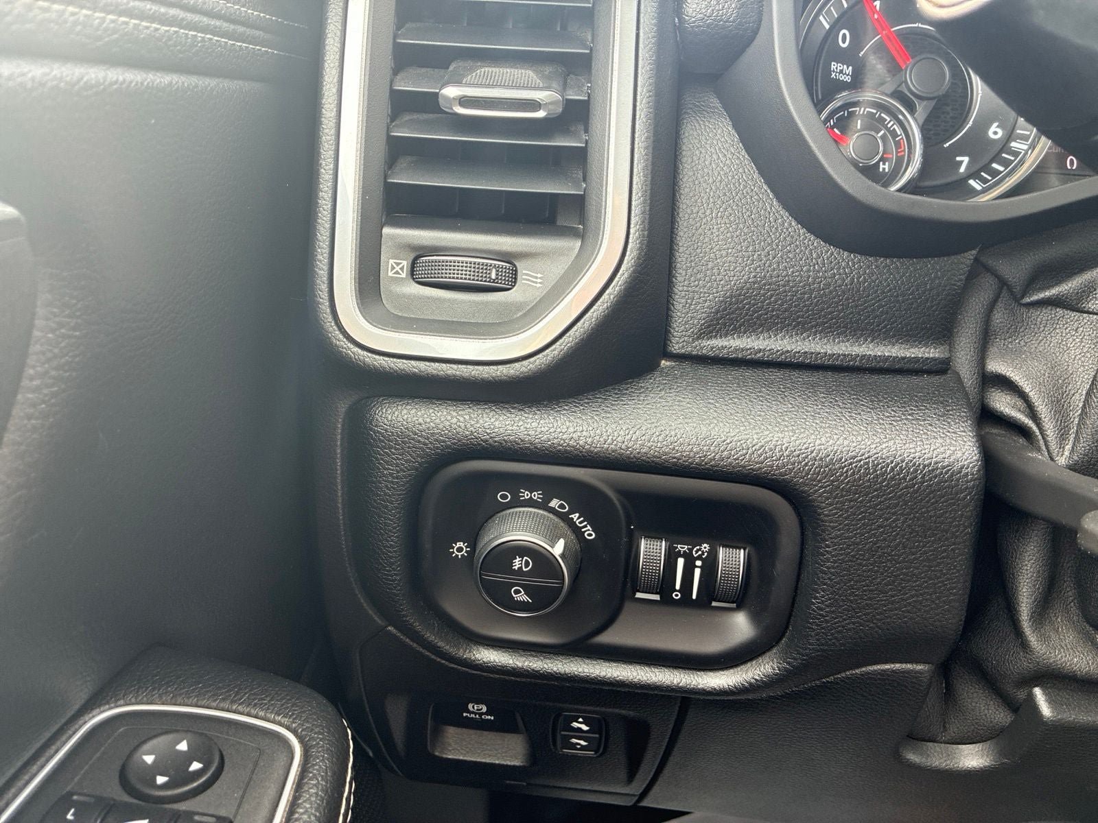 Used 2022 RAM 1500 Laramie w/ Sport Appearance Package AWD/4WD image 25