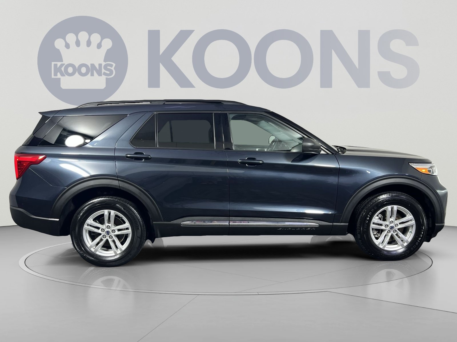 Used 2022 Ford Explorer XLT w/ Equipment Group 202A AWD/4WD image 8