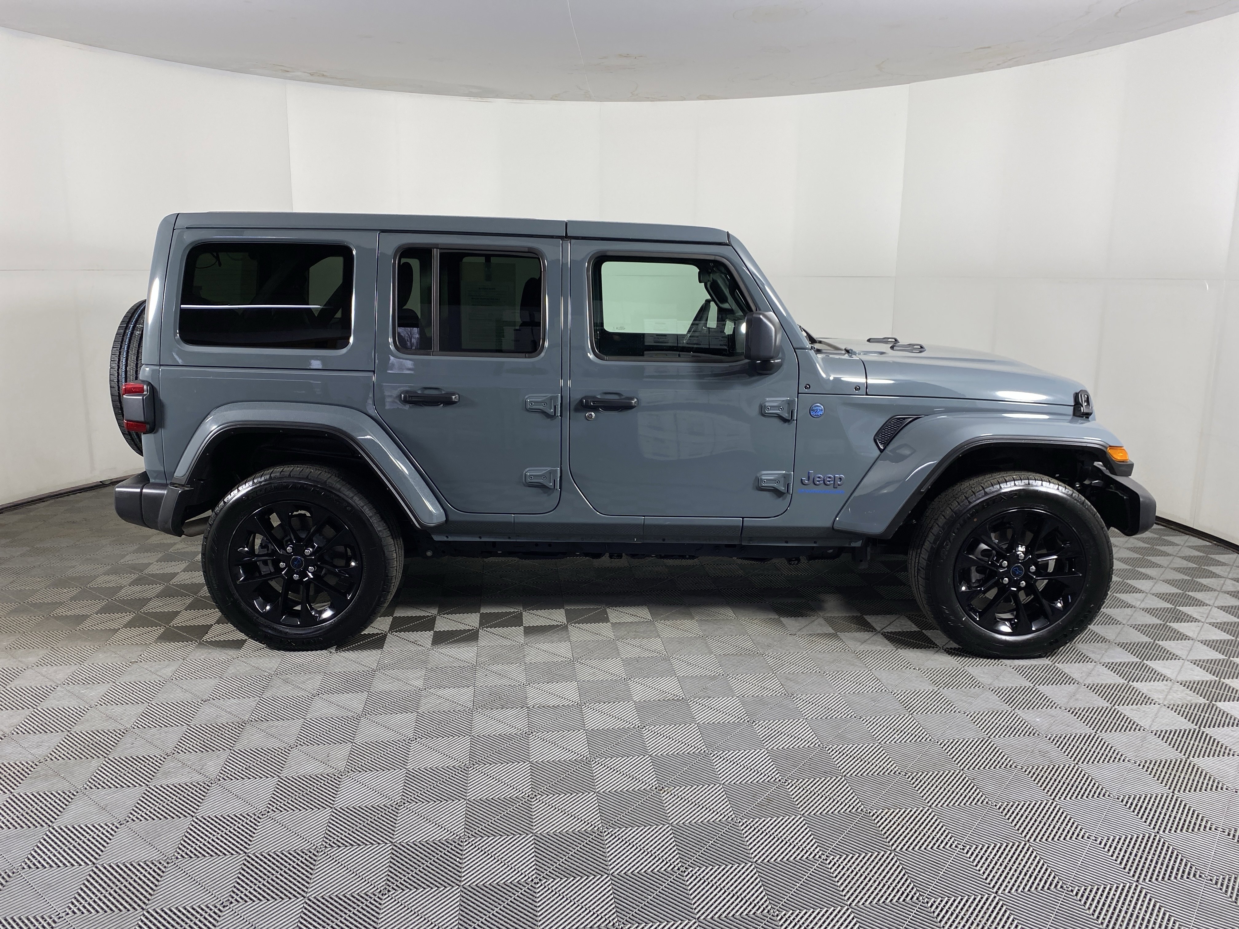 Used 2025 Jeep Wrangler Sahara w/ Safety Group image 6
