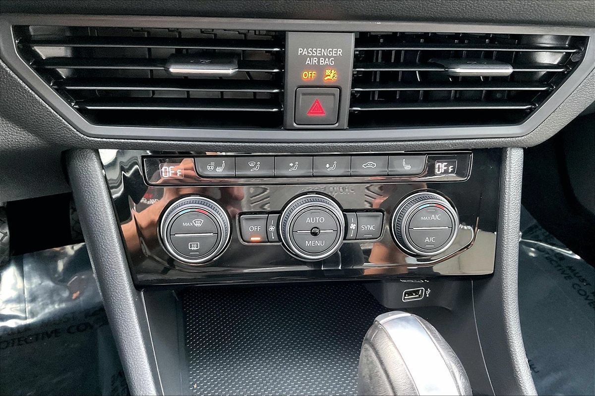 Used 2019 Volkswagen Jetta R-Line w/ R-Line Cold Weather Package FWD image 30