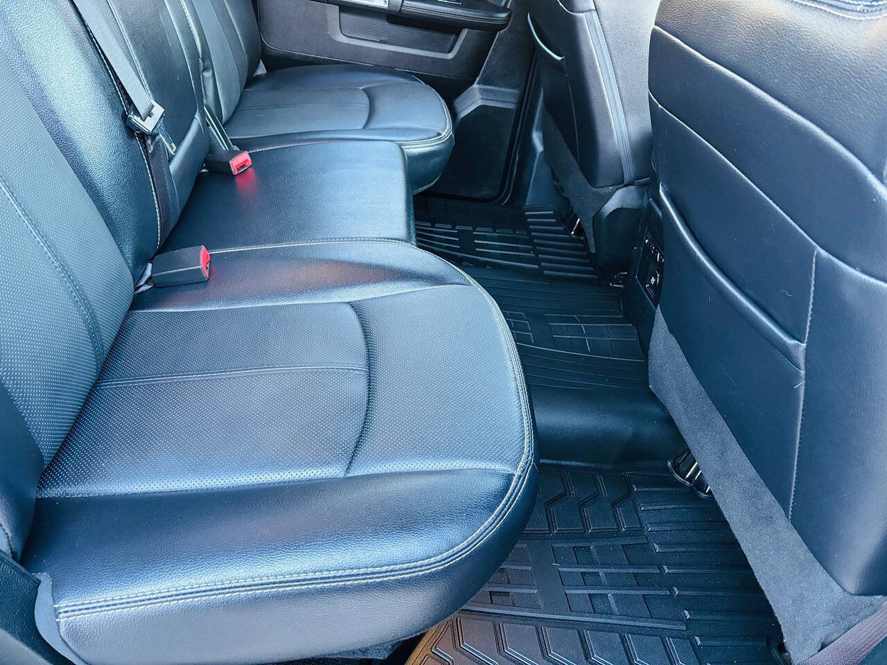 Used 2017 RAM 1500 Laramie w/ Convenience Group AWD/4WD image 26