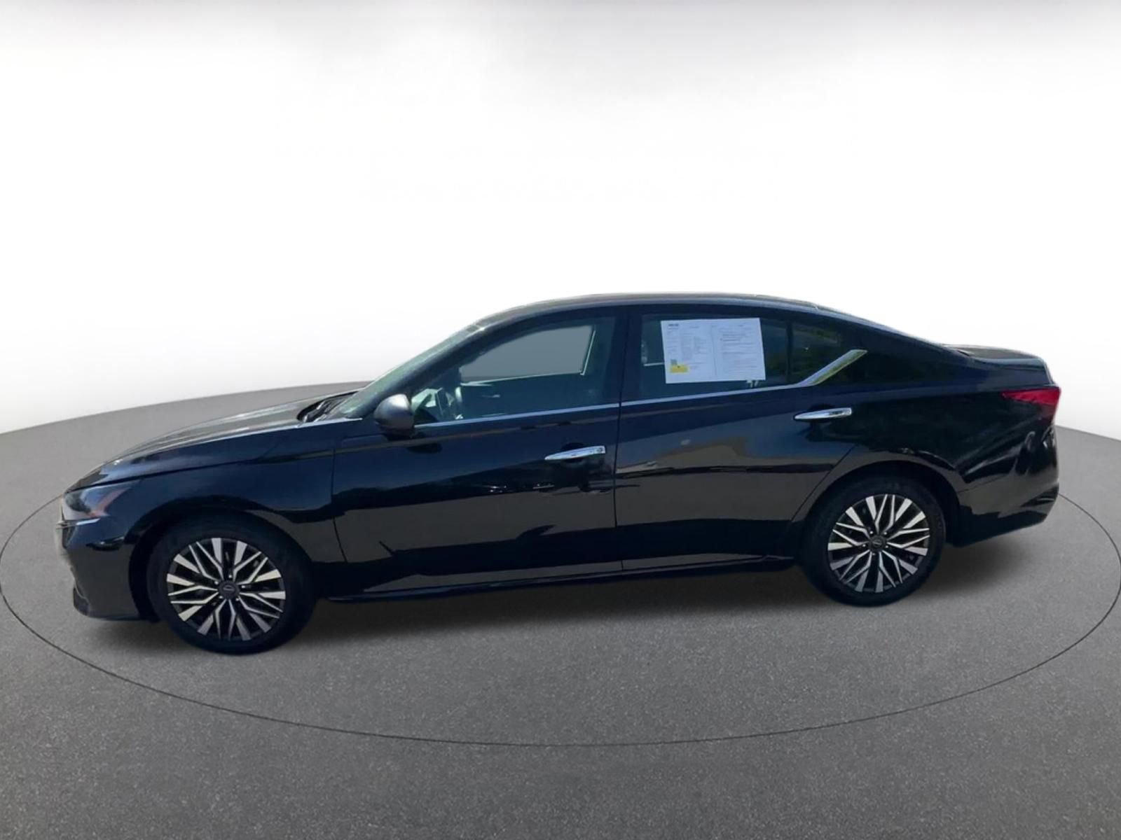 Used 2025 Nissan Altima 2.5 SV FWD image 10