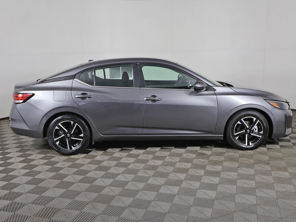 Used 2025 Nissan Sentra SV FWD image 16