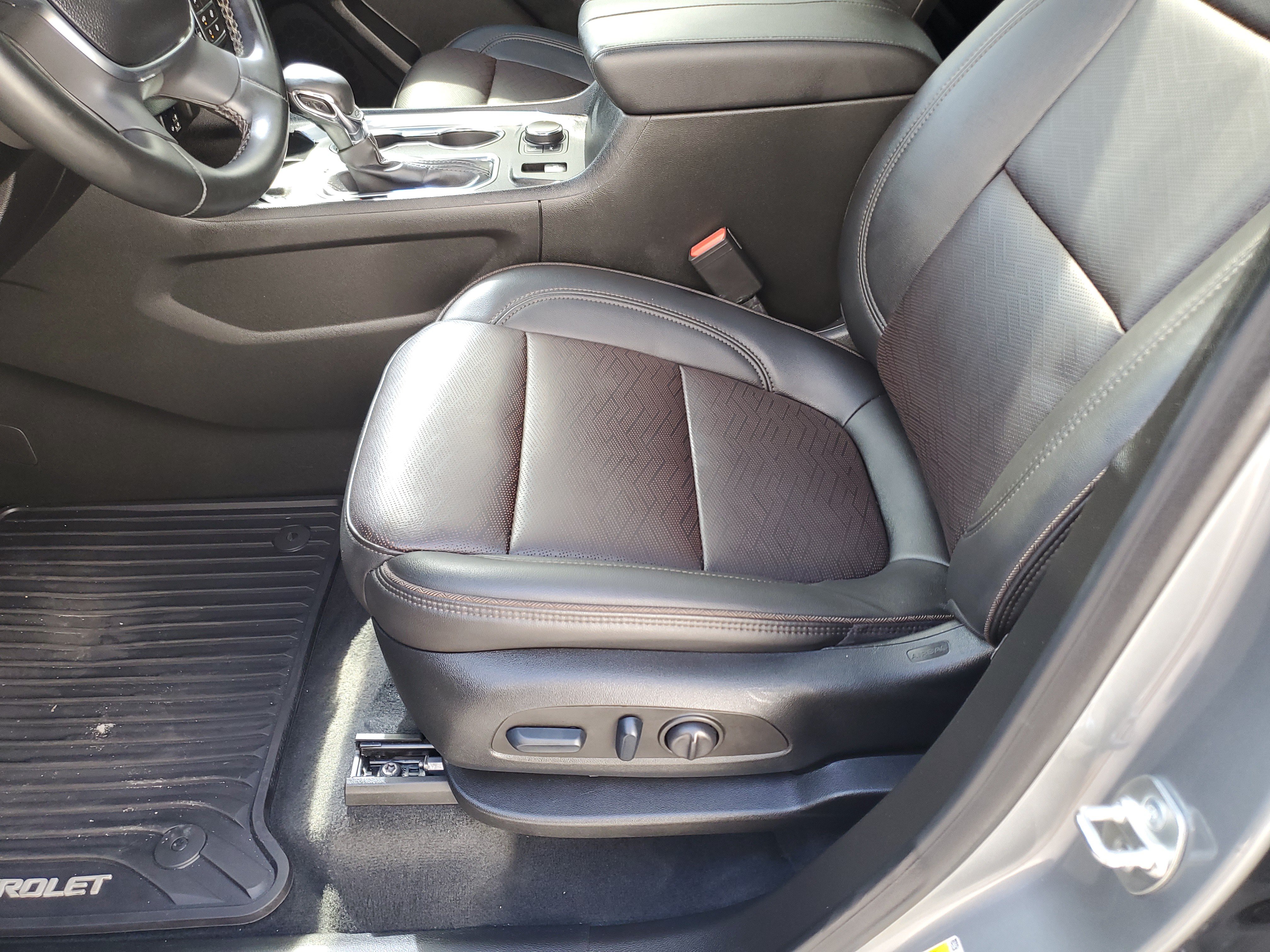 Used 2023 Chevrolet Traverse High Country FWD image 23