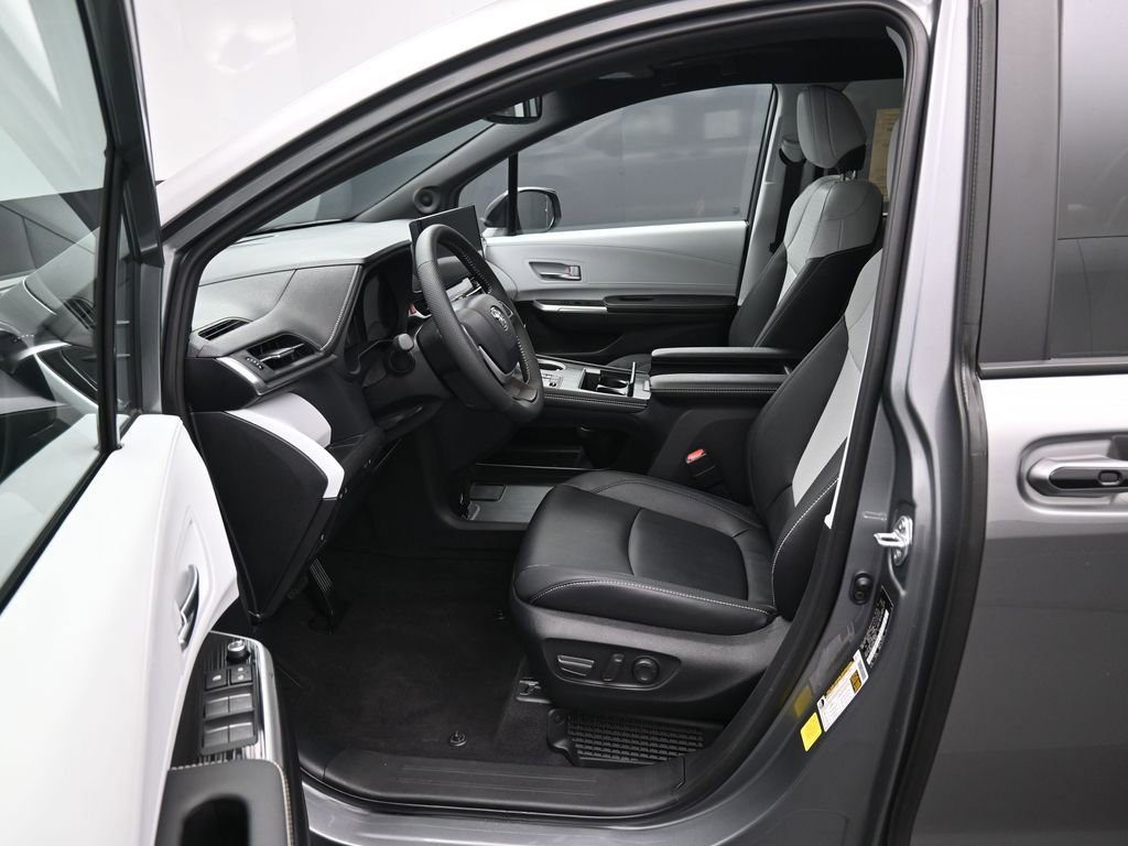 Certified 2026 Toyota Sienna XSE image 11