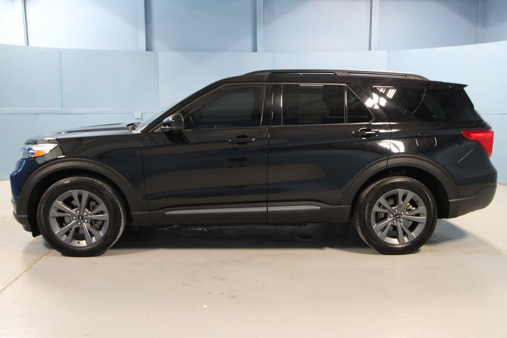 Used 2024 Ford Explorer XLT w/ Equipment Group 202A AWD/4WD image 31