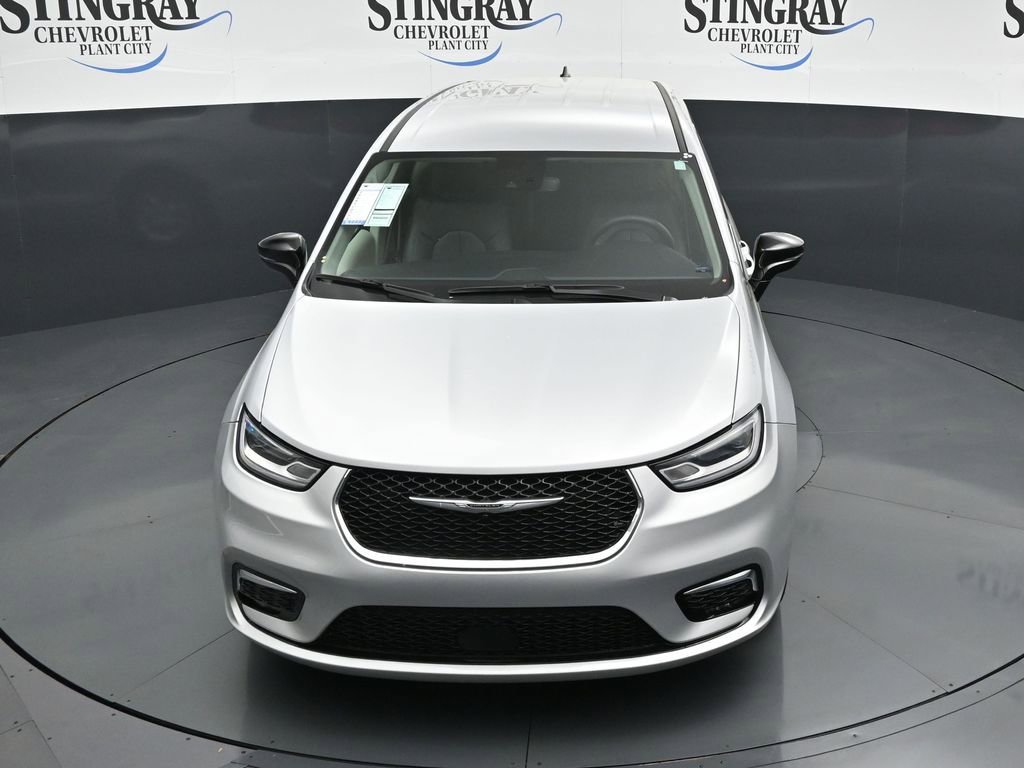 Used 2024 Chrysler Pacifica Touring-L FWD image 19