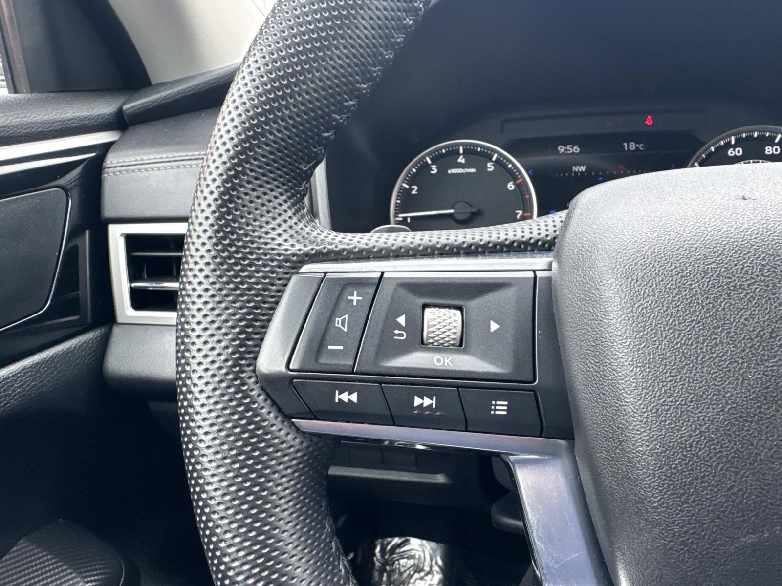 Used 2023 Mitsubishi Outlander SE FWD image 18