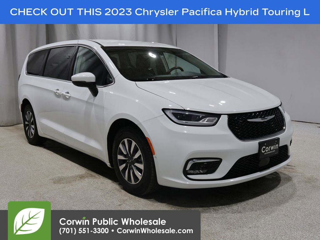 Used 2023 Chrysler Pacifica Touring-L image 1