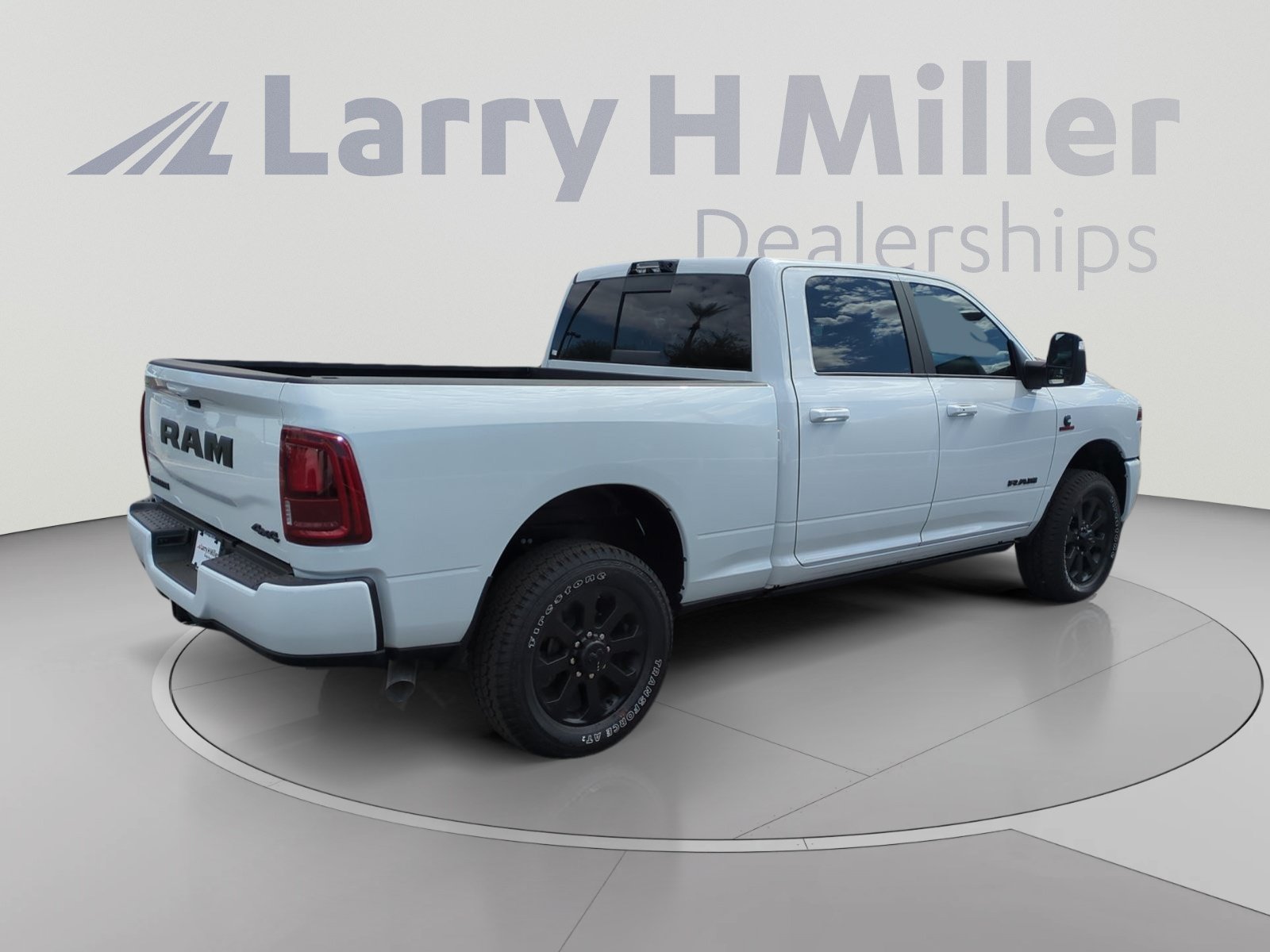 New 2026 RAM 2500 Laramie AWD/4WD image 5