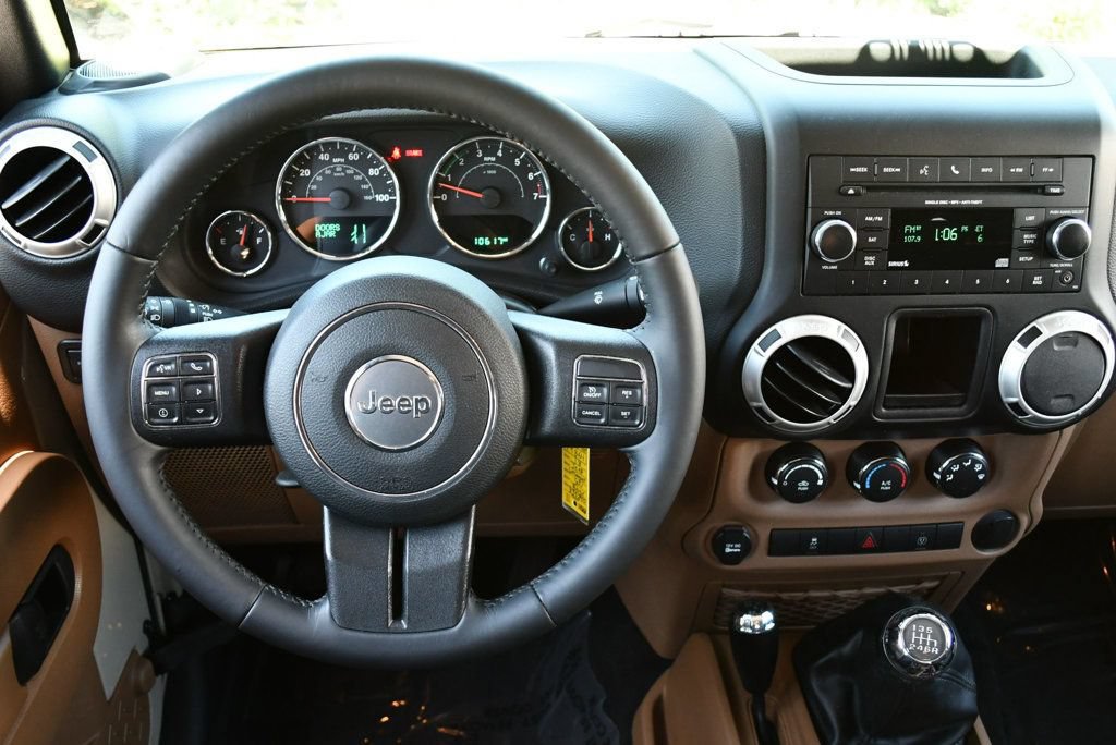 Used 2018 Jeep Wrangler Unlimited Rubicon w/ Connectivity Group AWD/4WD image 48