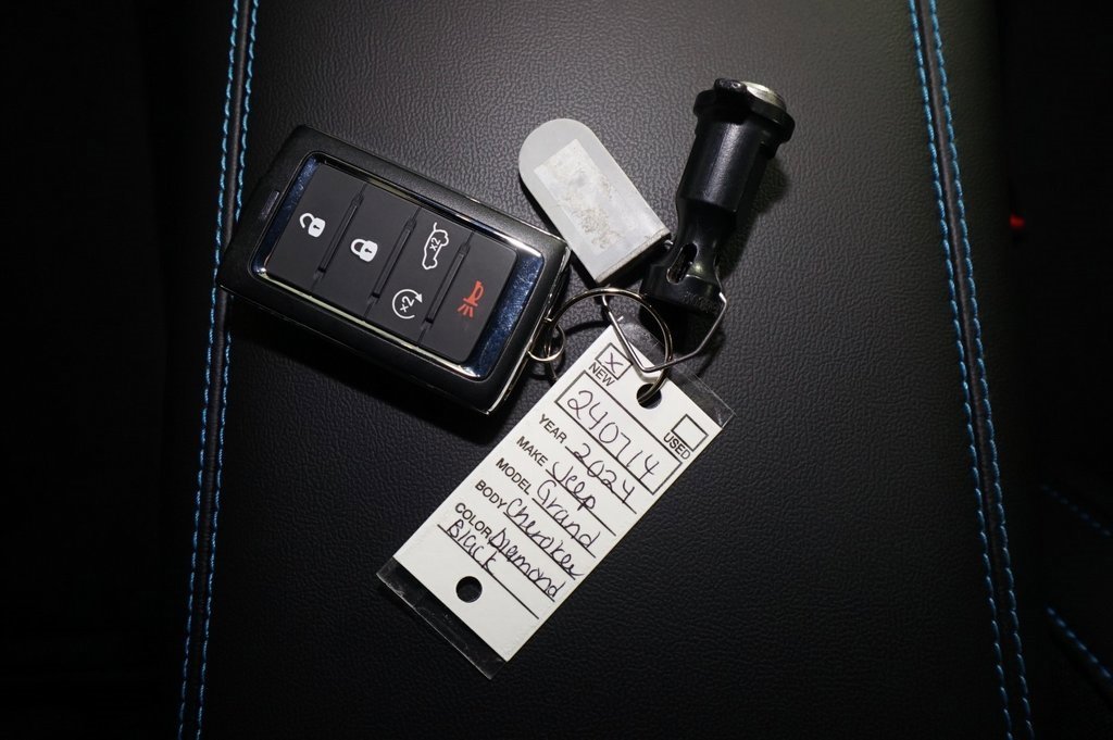 New 2024 Jeep Grand Cherokee Trailhawk image 19