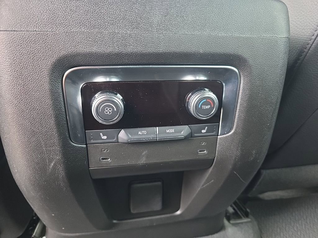 Used 2025 GMC Yukon XL Denali w/ Sun & Power Step Package image 35