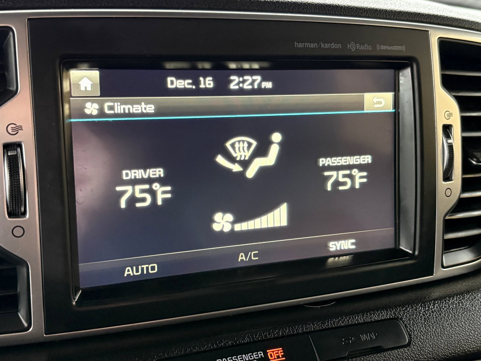 Used 2017 Kia Sportage EX w/ EX Technology Package image 38