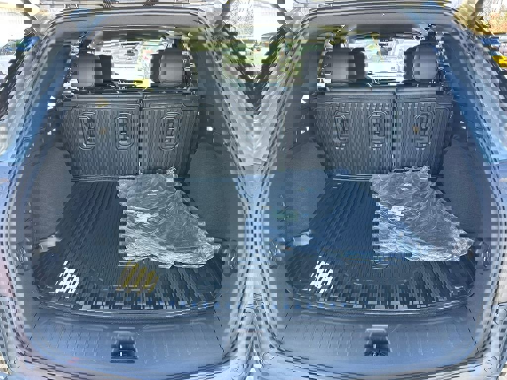 New 2026 Cadillac XT5 Luxury w/ LPO, Floor Liner Package image 18