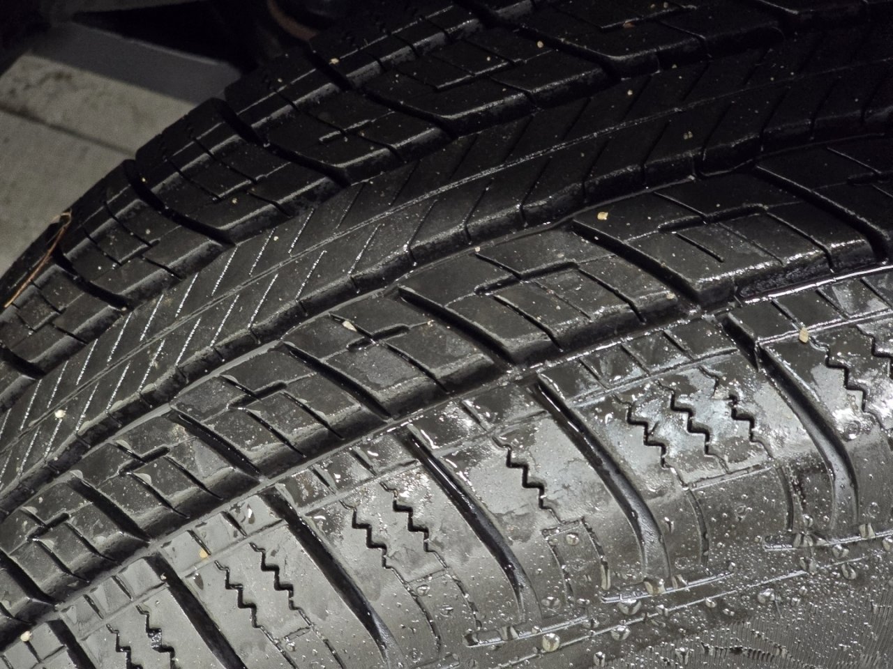 Used 2021 Toyota RAV4 XLE image 8