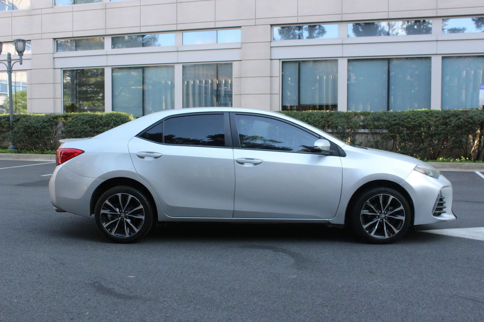 Used 2017 Toyota Corolla SE FWD image 6