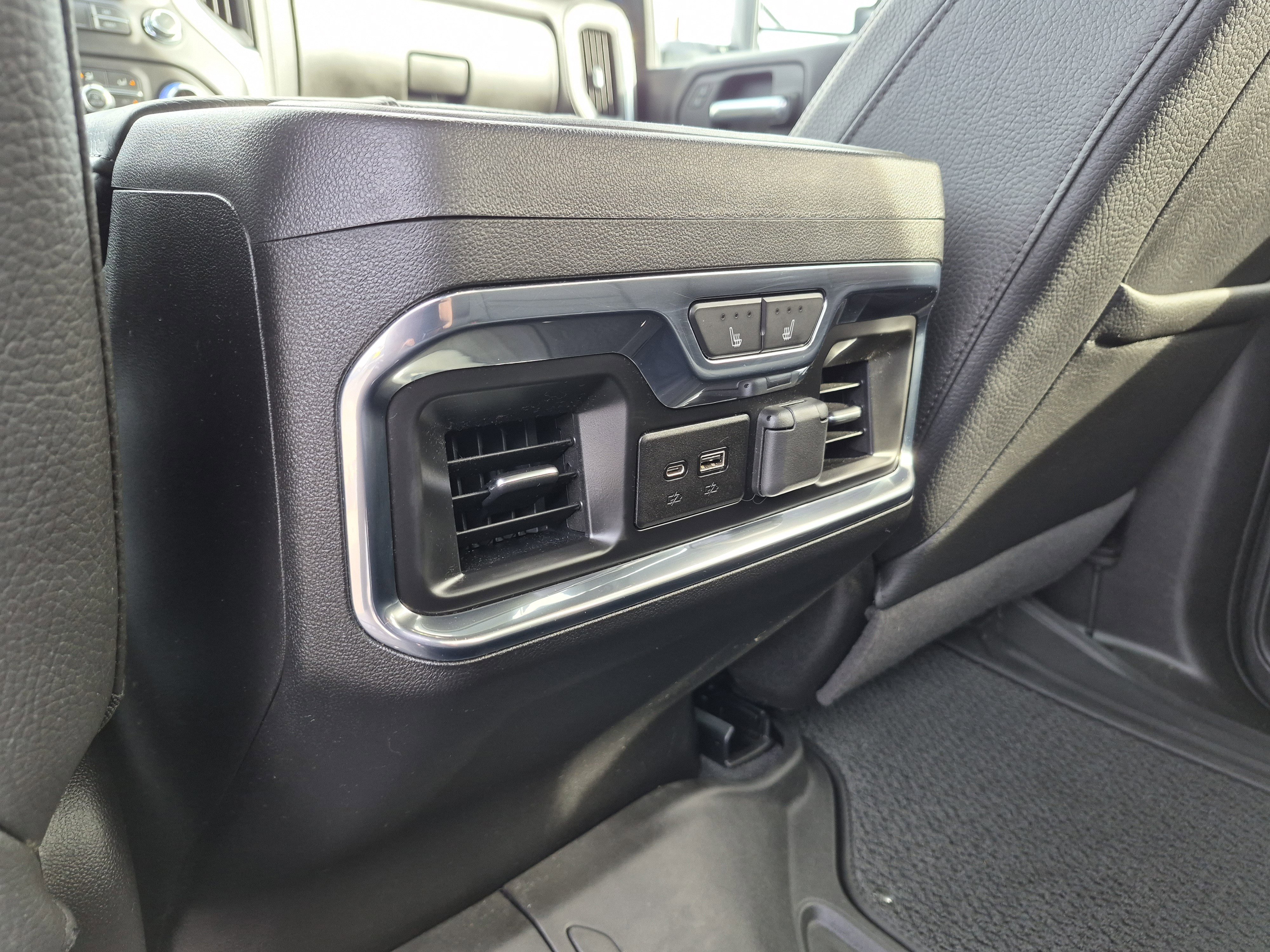 Used 2021 GMC Sierra 2500 Denali w/ Denali Black Diamond Edition image 17