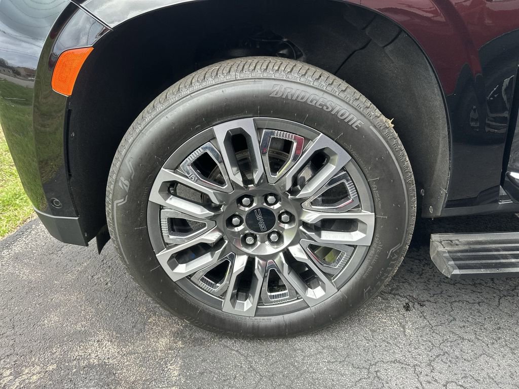 Used 2023 GMC Yukon Denali Ultimate image 10