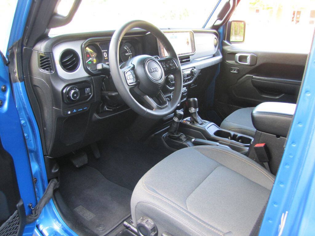 Used 2024 Jeep Wrangler Unlimited AWD/4WD image 13