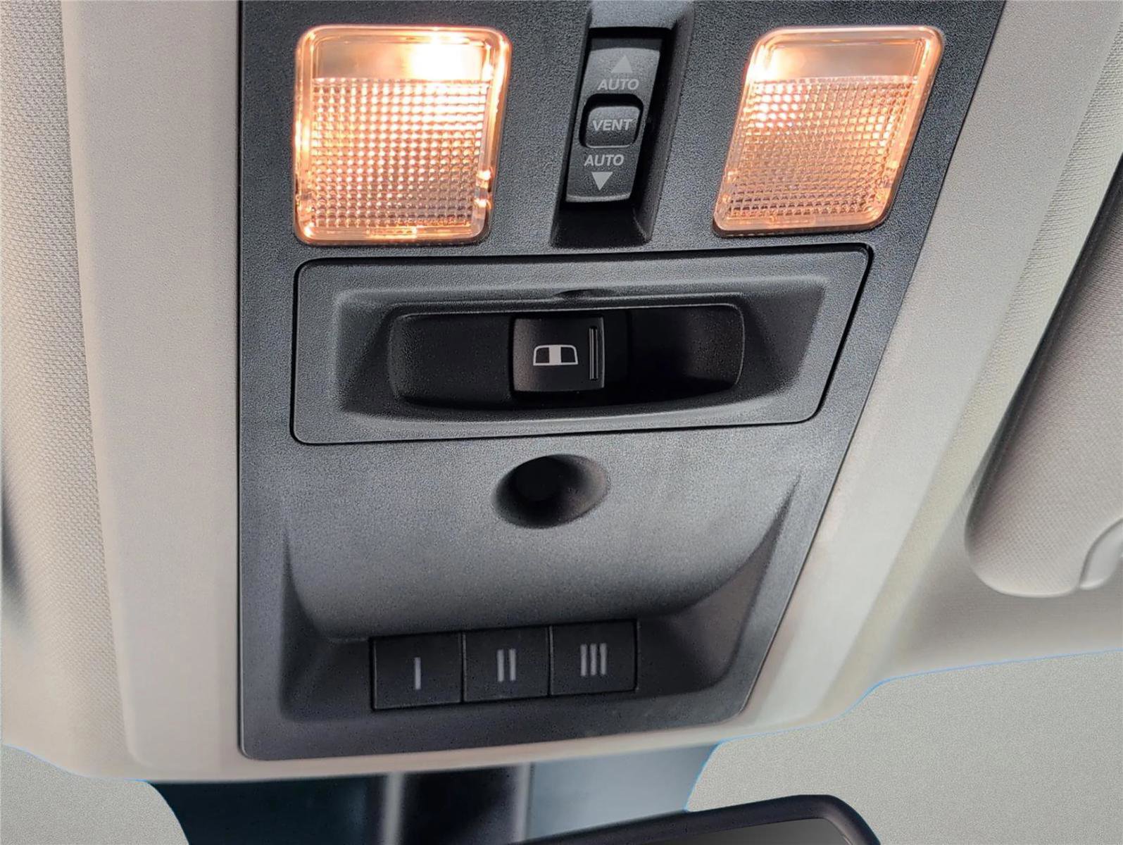 Used 2018 RAM 1500 SLT image 14