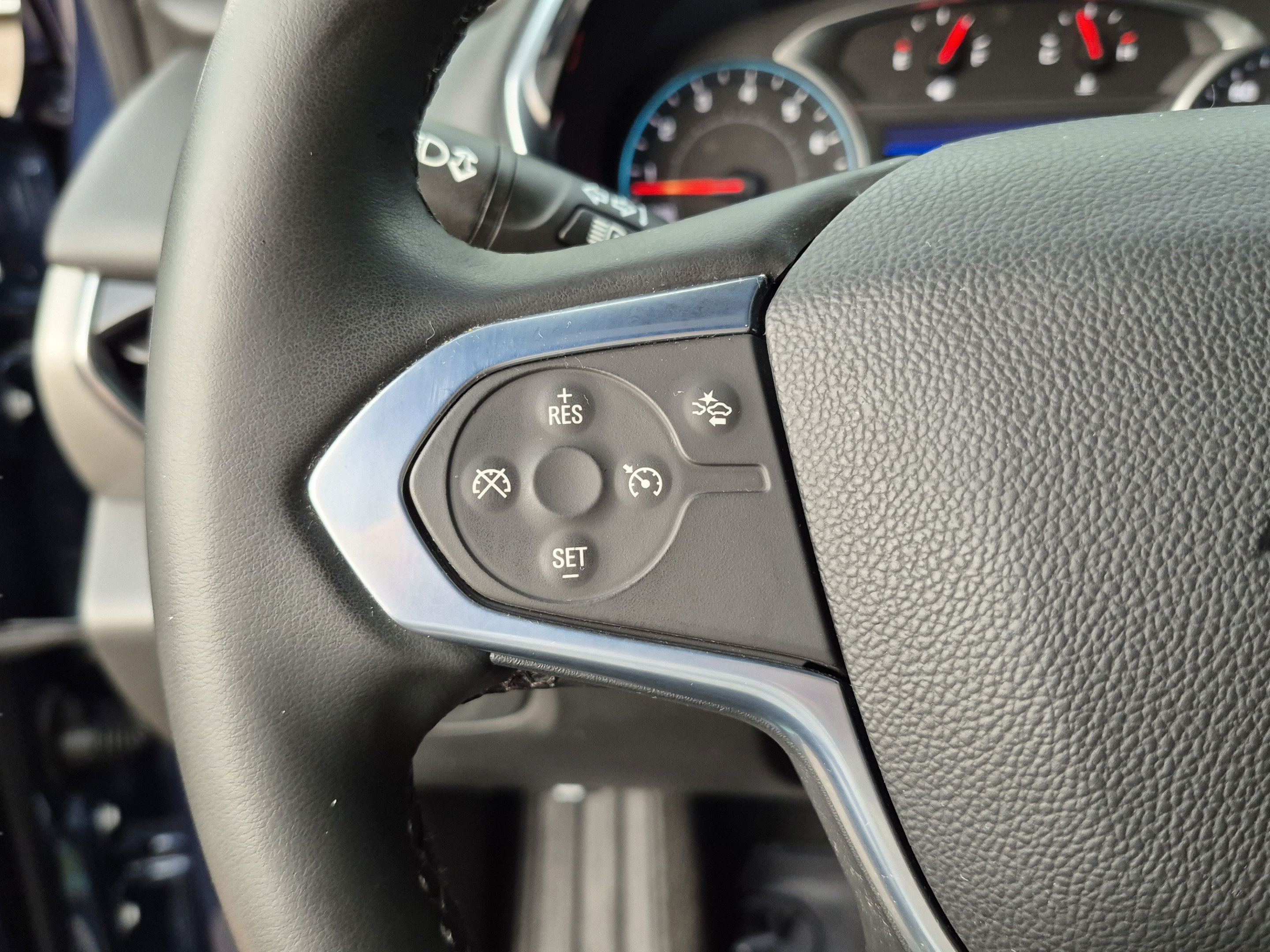 Used 2023 Chevrolet Traverse LT FWD image 29