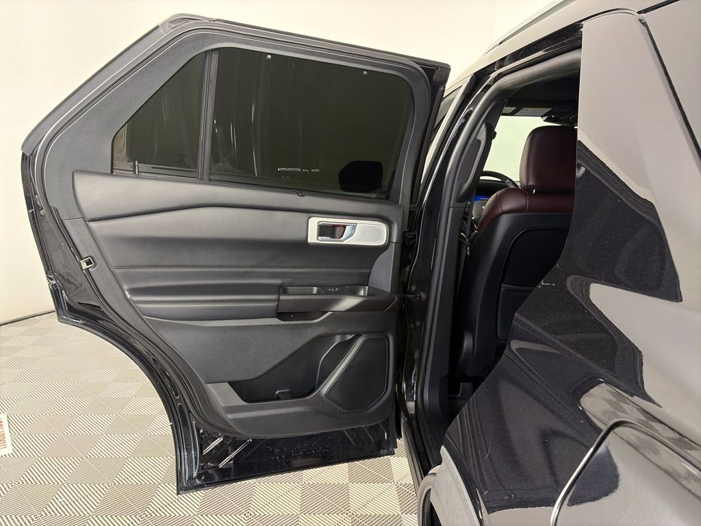 Certified 2020 Ford Explorer Platinum w/ Premium Technology Package AWD/4WD image 12