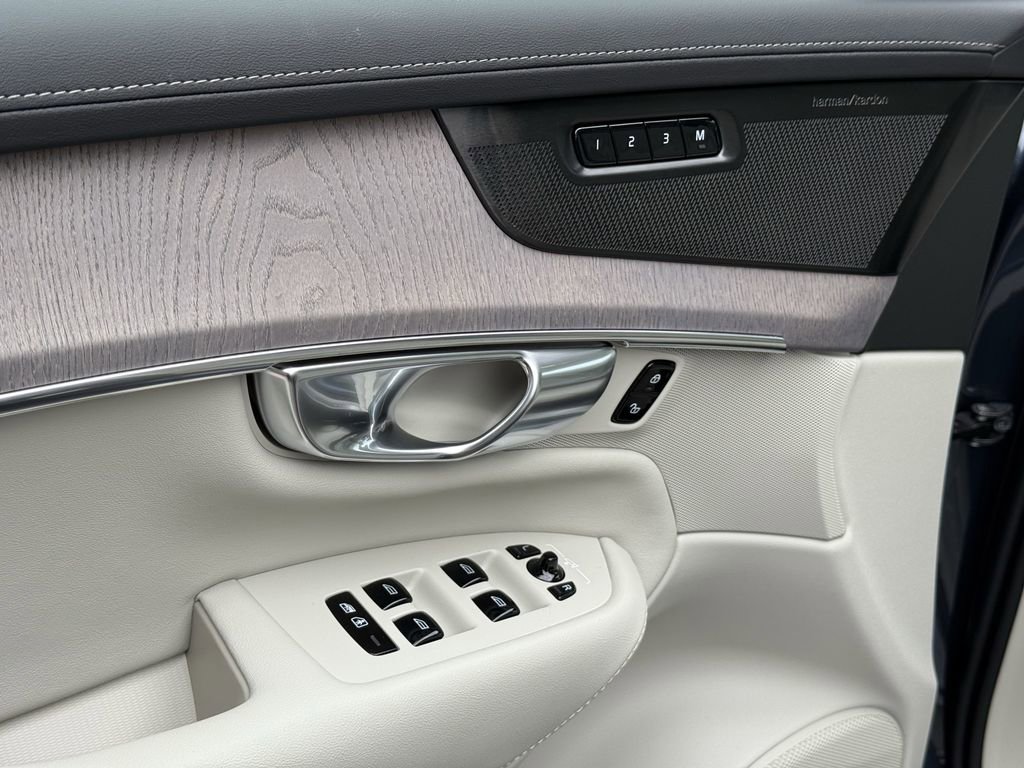New 2026 Volvo XC90 B6 Ultra image 16